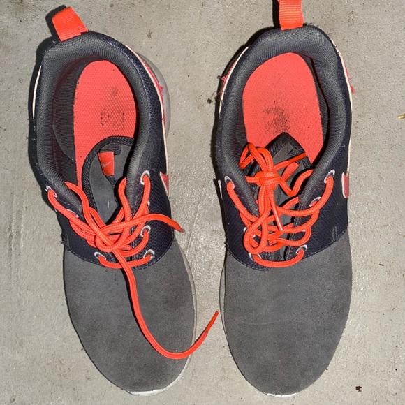 Nike shoes - Picture 2 of 3